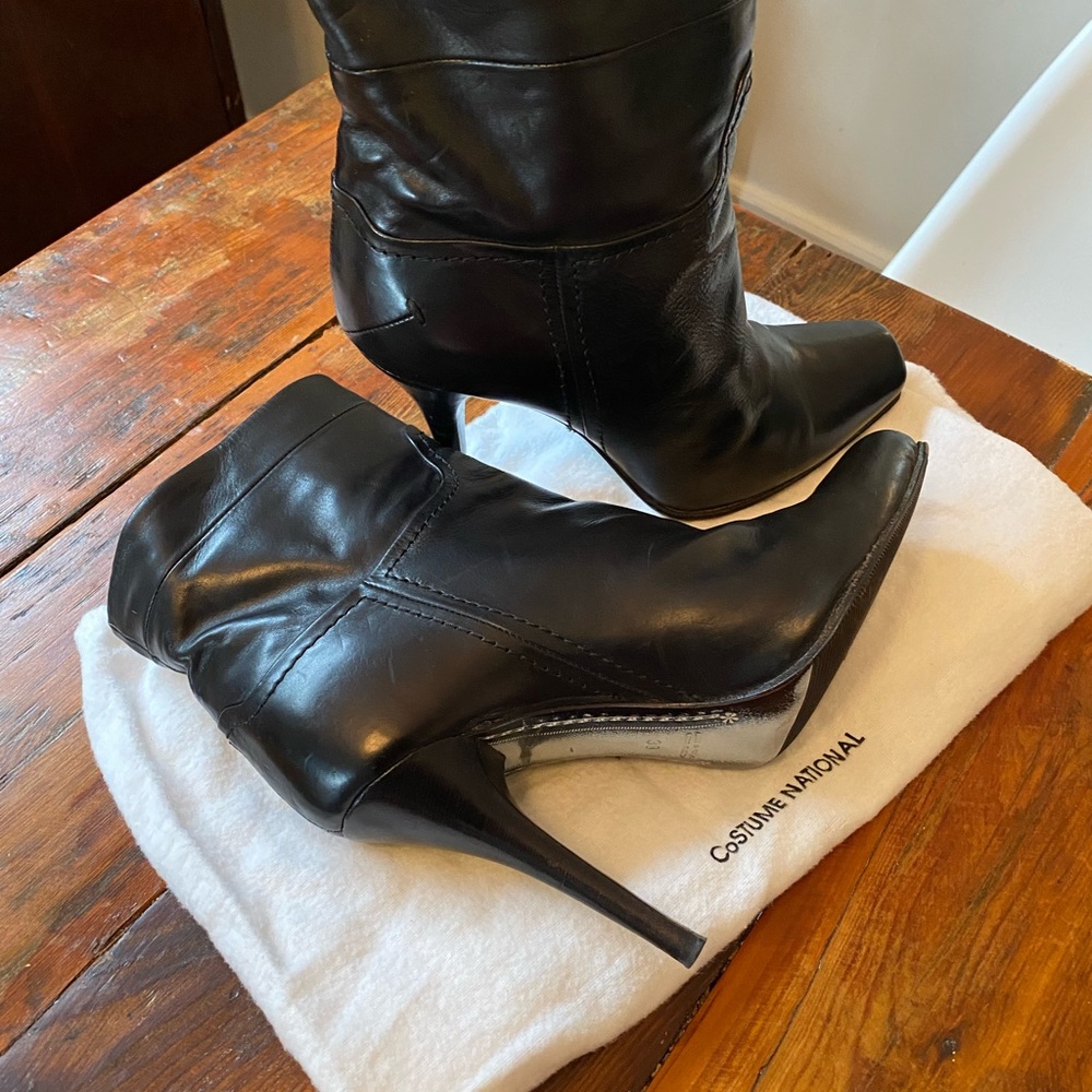 CoSTUME NATIONAL black ankle leather booties.